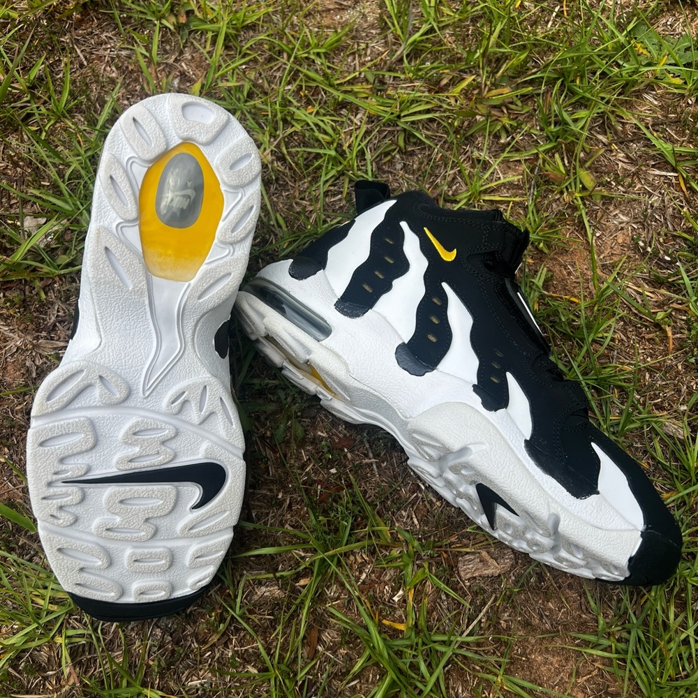 CLEAN Nike Size 9.5 Womens Air DT 96 Diamond Turf Yellow shoes